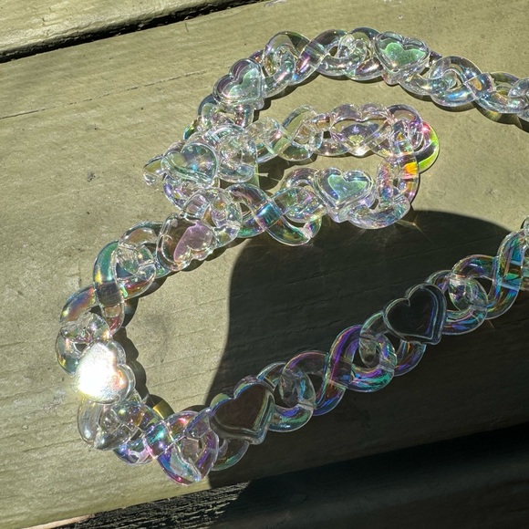New resin Iridescent Heart Necklace - Picture 6 of 12